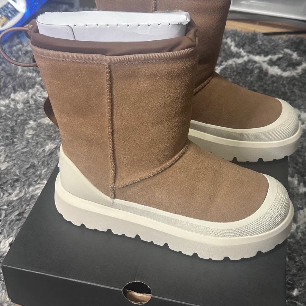 Ugg m short weather hybrid sz 8m 9w